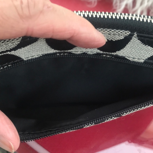 Coach wristlet black with patent leather trim - Picture 6 of 8